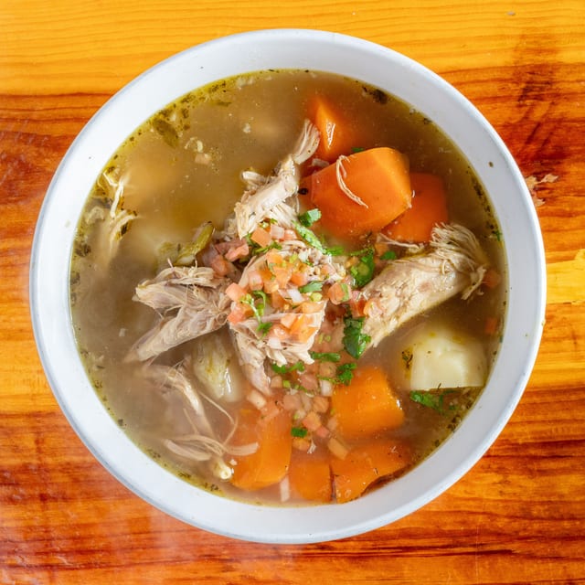 Caldo de Pollo MED.